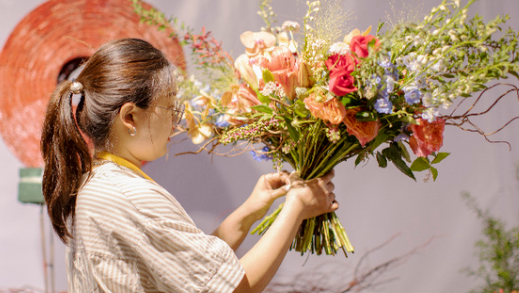 “插花也如琵琶語”?